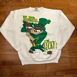 Vintage 1997 Looney Tunes Taz "bet your shamrocks I'm lucky" crewneck size M